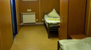 Гостевой дом Юганка Нефтеюганск Односпальная кровать в общем номере для мужчин и женщин-2